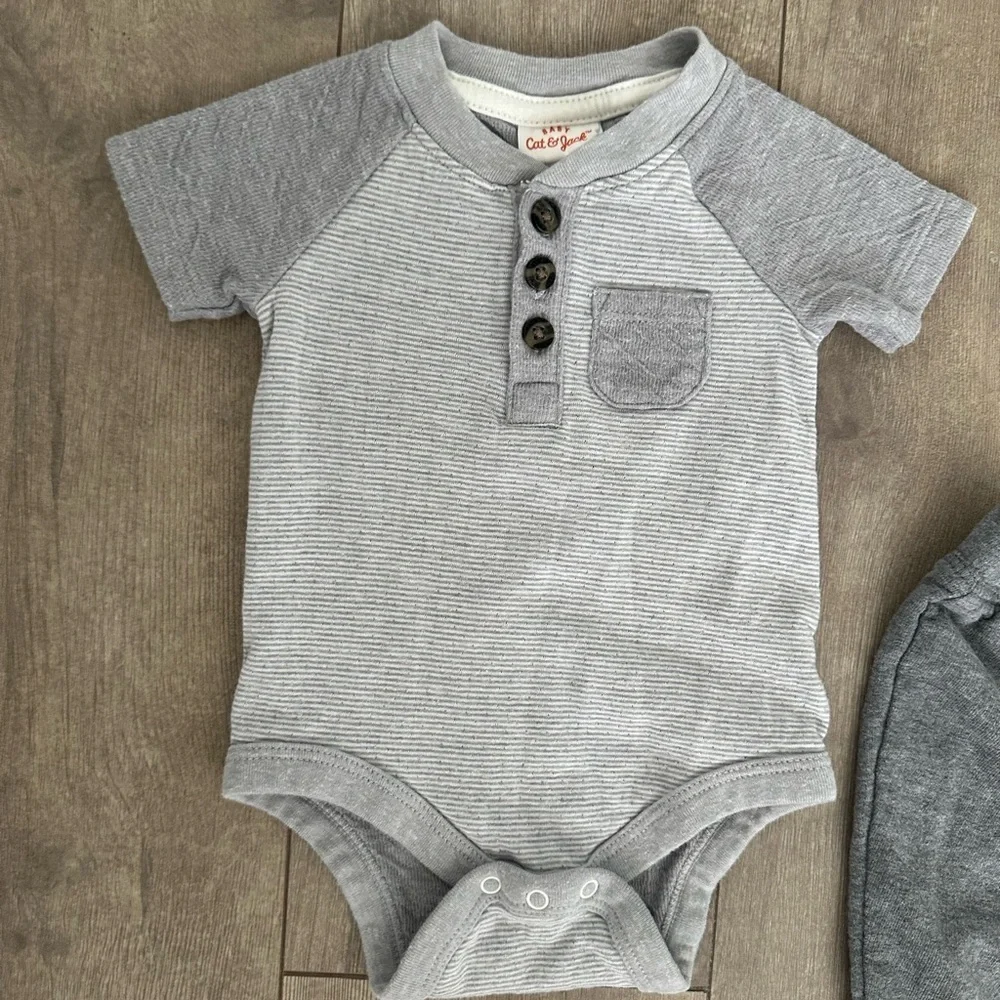 Carter’s & Cat & Jack 0-3 months Baby Boy matching outfit sweater